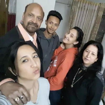 शिव्या पठानिया अपने परिवार के साथ 